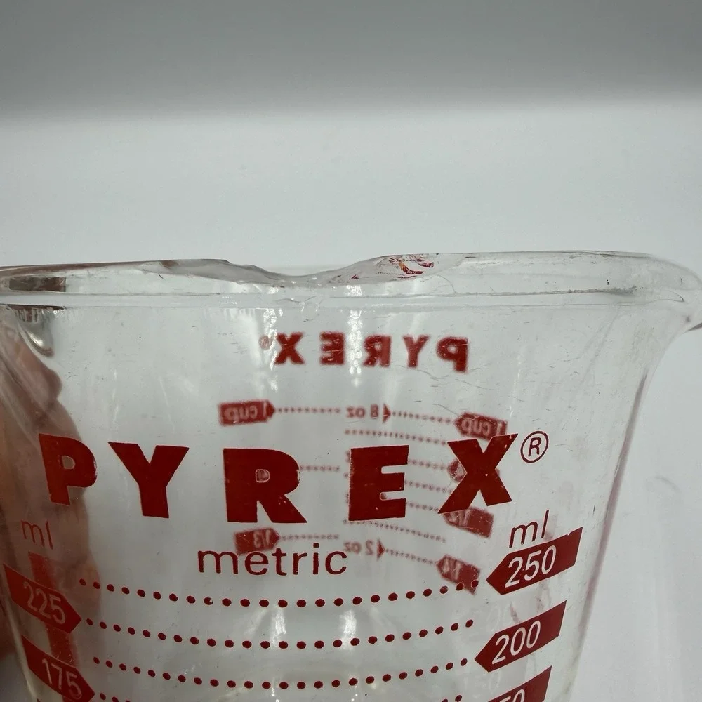 Vintage‎ Pyrex Glass 1 Cup Capacity Red lettering Measuring Cup Made in USA